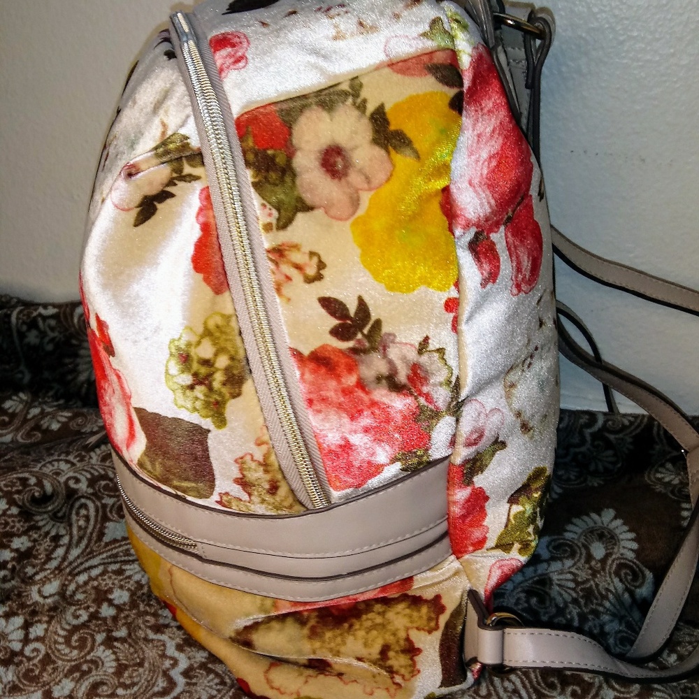 Cute small backpack❤ - Picture 3 of 5